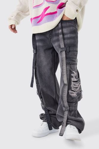 Baggy Rigid Strap Detail Distressed Cargo Jeans - - 30R - boohooMAN - Modalova