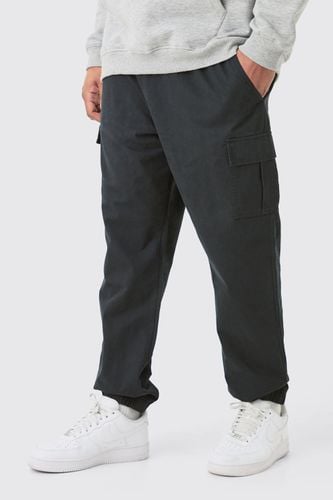 Plus Elasticated Waist Slim Fit Cargo Trousers - - 5XL - boohooMAN - Modalova