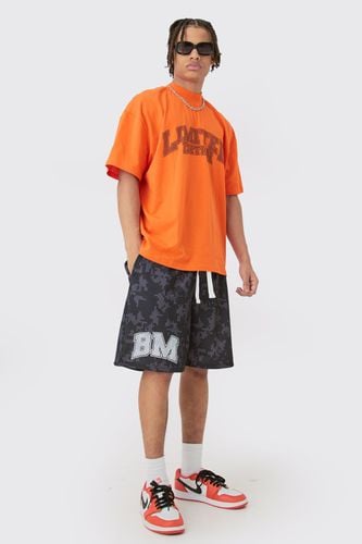 Oversized Extended Neck Limited Edition T-shirt & Basketball Set - - L - boohooMAN - Modalova