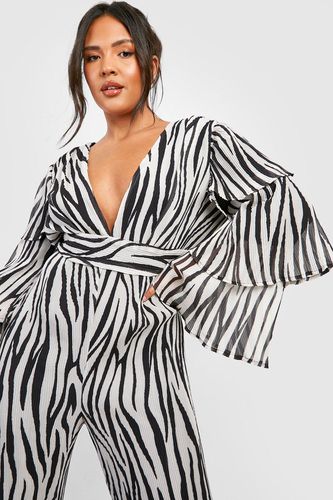 Womens Plus Zebra Pleated Ruffle Detail Jumpsuit - - 16 - boohoo - Modalova