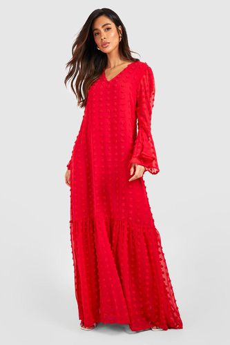 Womens Textured Dobby Flare Sleeve Maxi Dress - 12 - boohoo - Modalova