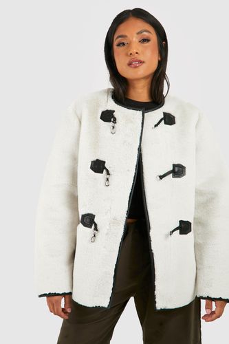Womens Petite Faux Fur Buckle Detail Coat - - 10 - boohoo - Modalova
