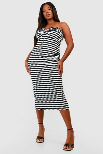 Womens Plus Textured Stripe Twist Front Bandeau Midaxi Dress - - 22 - boohoo - Modalova