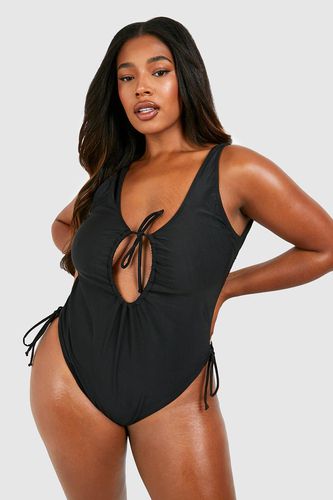 Womens Plus Ruched Cut Out Tie Plunge Swimsuit - - 18 - boohoo - Modalova