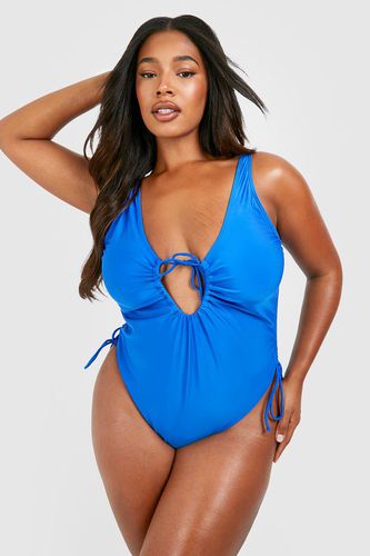 Womens Plus Ruched Cut Out Tie Plunge Swimsuit - - 28 - boohoo - Modalova