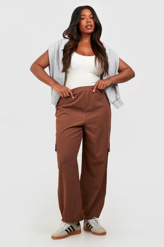 Womens Plus Textured Pocket Detail Cuffed Cargo Trousers - - 16 - boohoo - Modalova