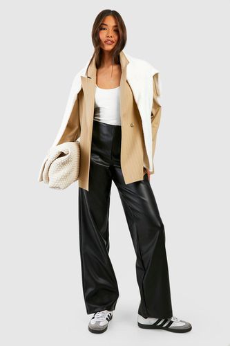 Womens Leather Look Low Rise Flared Trousers - - 12 - boohoo - Modalova