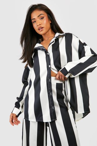 Womens Petite Satin Stripe Oversized Shirt - - 6 - boohoo - Modalova