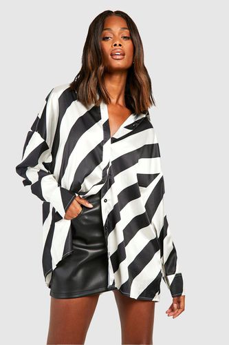 Womens Wide Diagonal Stripe Oversized Shirt - - 6 - boohoo - Modalova
