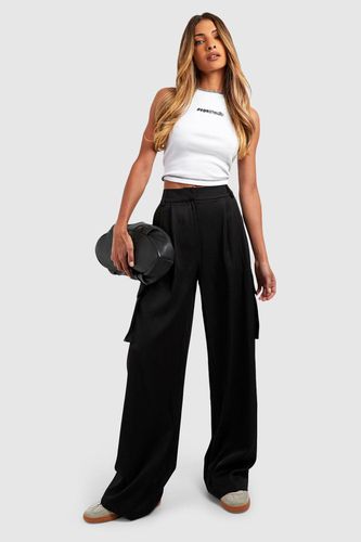 Womens Tailored Relaxed Fit Pleated Cargo Trousers - - 10 - boohoo - Modalova