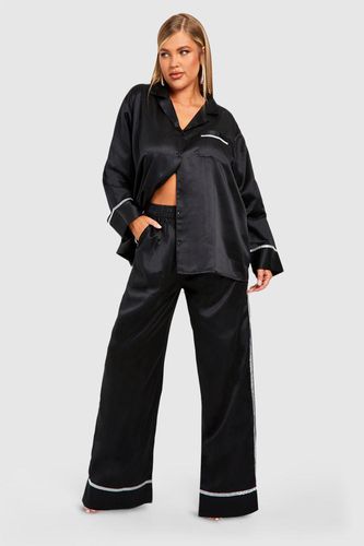 Womens Plus Premium Diamante Edge Detail Shirt And Trouser PJ Set - - 28 - boohoo - Modalova