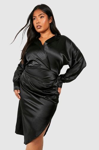 Womens Plus Satin Ruched Midi Shirt Dress - - 26 - boohoo - Modalova