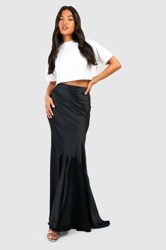 Womens Petite Satin Asymmetric Seam Detail Maxi Skirt - - 10 - boohoo - Modalova