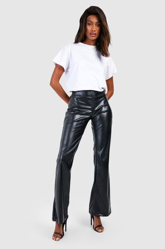 Womens High Waisted Matte Leather Look Flared Trouser - - 10 - boohoo - Modalova