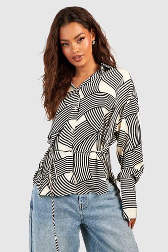 Womens Satin Geo Stripe Deep Cuff Shirt - - 12 - boohoo - Modalova