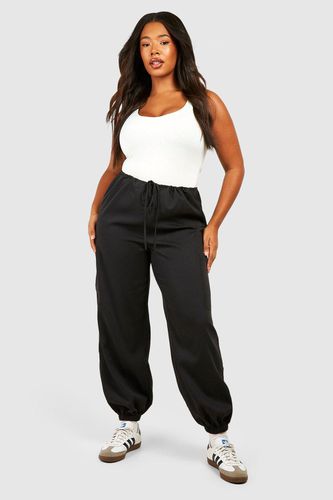 Womens Plus Woven Pocket Detail Cuffed Cargo Trousers - - 18 - boohoo - Modalova