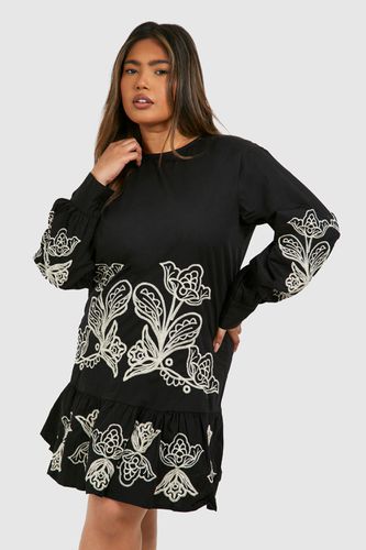 Womens Plus Woven Embroidery Detail Frill Hem Long Sleeve Dress - - 18 - boohoo - Modalova