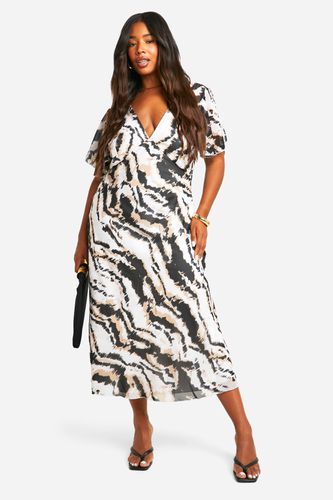 Womens Plus Woven Tiger Print Angel Sleeve Midaxi Dress - - 18 - boohoo - Modalova