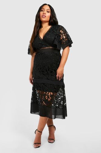 Womens Plus Premium V Neck Tiered Lace Dress - - 20 - boohoo - Modalova