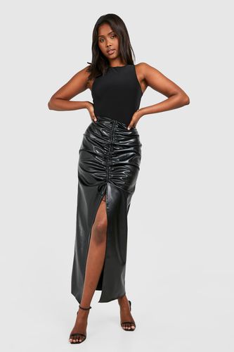 Womens Ruched Leather Look Split Maxi Skirt - - 12 - boohoo - Modalova