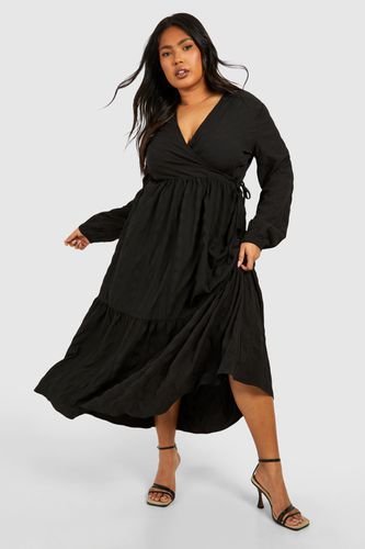 Womens Plus Textured Wrap Midi Smock Dress - - 16 - boohoo - Modalova