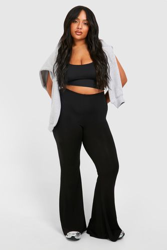 Womens Plus High Waisted Ruched Bum Jersey Flared Trousers - - 18 - boohoo - Modalova