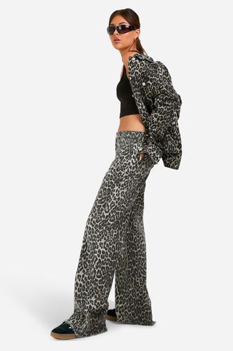 Womens Leopard Straight Leg Jean - - 10 - boohoo - Modalova