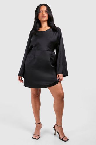 Womens Plus Textured Cowl Flared Sleeve Mini Dress - - 18 - boohoo - Modalova
