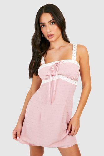 Womens Petite Textured Woven Lace Trim Mini Dress - - 10 - boohoo - Modalova