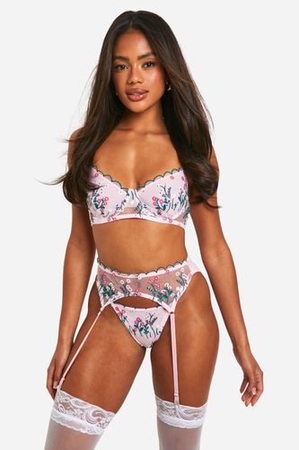Womens Floral Embroidered Bra, Thong And Suspender Set - - M - boohoo - Modalova
