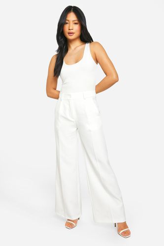 Womens Petite Pleat Front Tailored Wide Leg Trouser - - 14 - boohoo - Modalova