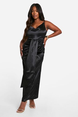 Womens Plus Premium Satin Cowl Ruched Drape Detail Cami Maxi Dress - - 18 - boohoo - Modalova