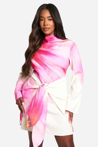 Womens Plus Premium Satin Floral Print Wrap Drape Detail Long Sleeve Mini Dress - - 18 - boohoo - Modalova