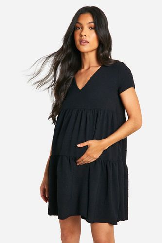 Womens Maternity Dobby Short Sleeve Tiered Smock Dress - - 12 - boohoo - Modalova