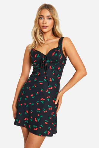 Womens Cherry Print Satin Slip Mini Dress - - 14 - boohoo - Modalova