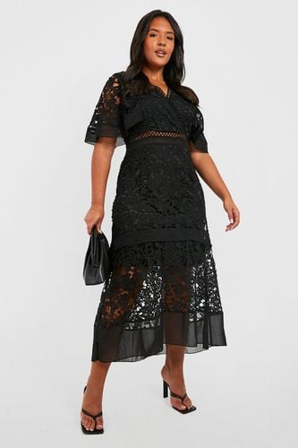 Womens Plus Premium V Neck Tiered Lace Dress - - 18 - boohoo - Modalova