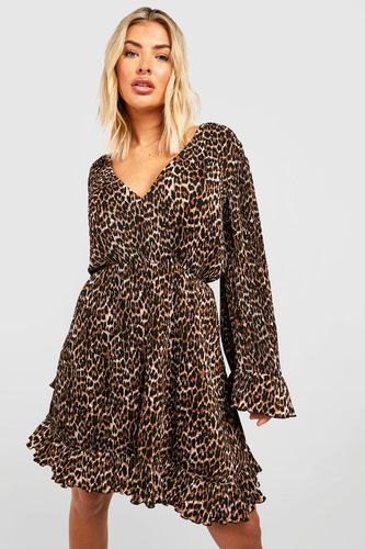 Womens Pleated Leopard V Neck Smock Dress - - 8 - boohoo - Modalova