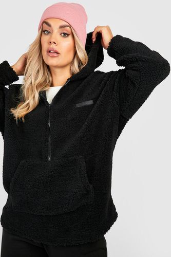 Womens Plus Premium Borg Rubber Badge Half Zip Hoodie - - 18 - boohoo - Modalova