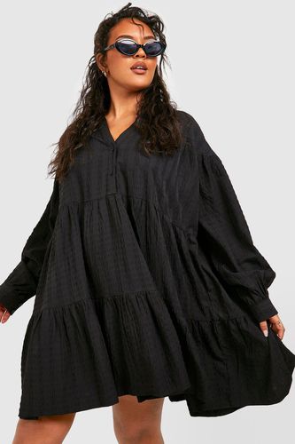 Womens Plus Textured Smock Mini Dress - - 26 - boohoo - Modalova