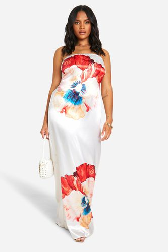 Womens Plus Satin Large Floral Bandeau Maxi Dress - - 26 - boohoo - Modalova