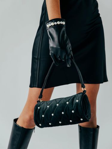 Womens Mara Velvet Shoulder Bag With Faux Pearl Embellishment - - One Size - SVNX - Modalova