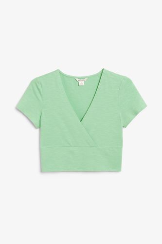 Kurzes T-Shirt Mit V-Ausschnitt - Grün - Monki - Modalova
