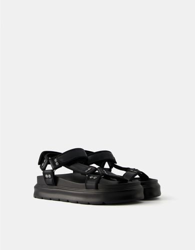 Sandalia Plataforma Tiras Hombre 40 - Bershka - Modalova