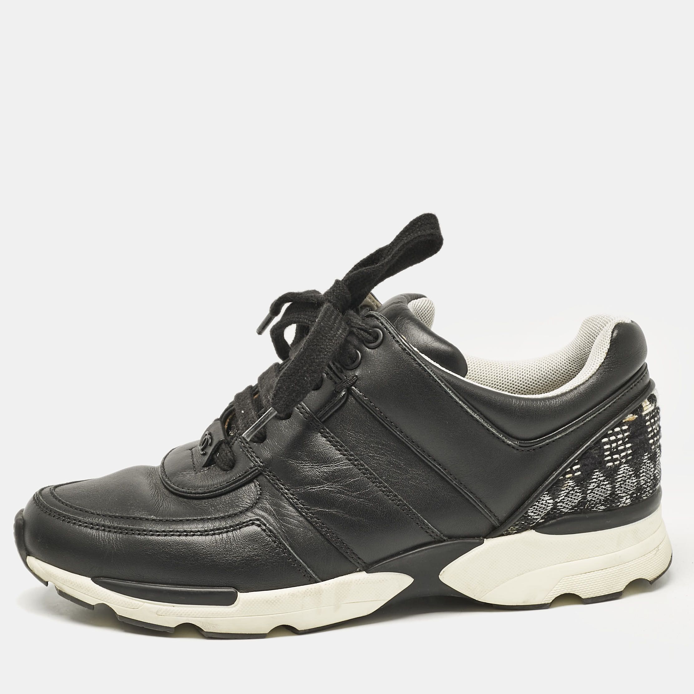 Leather Lace Up Sneakers Size 37.5 - Chanel - Modalova