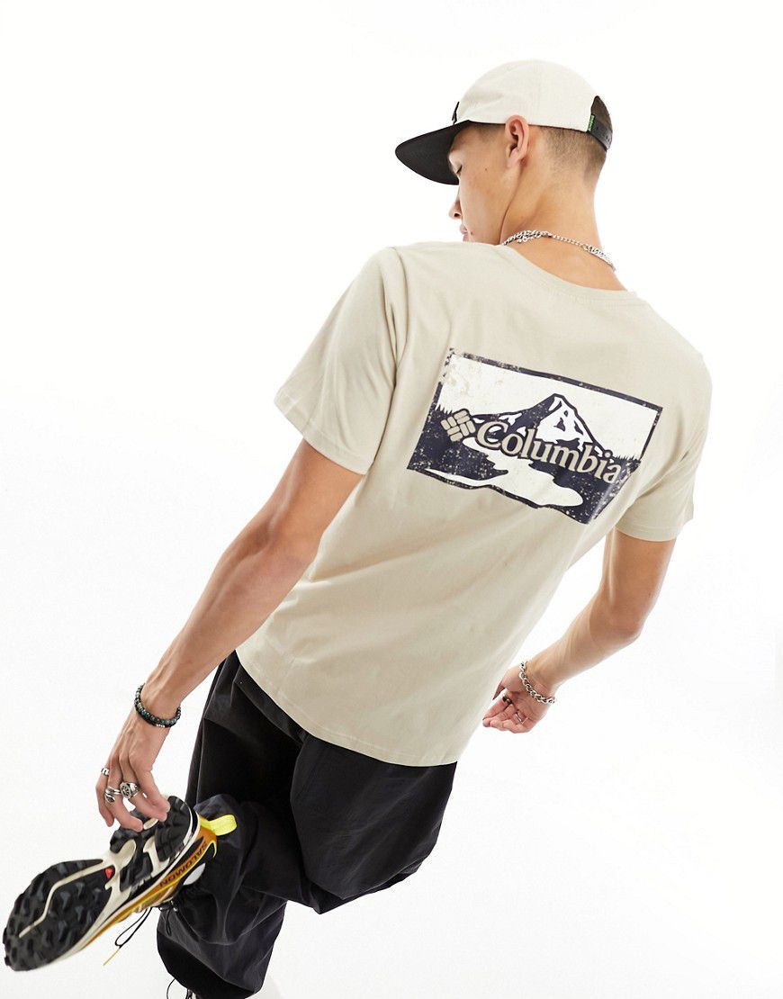 Rapid Ridge - T-shirt beige con grafica sul retro - In esclusiva per ASOS - Columbia - Modalova