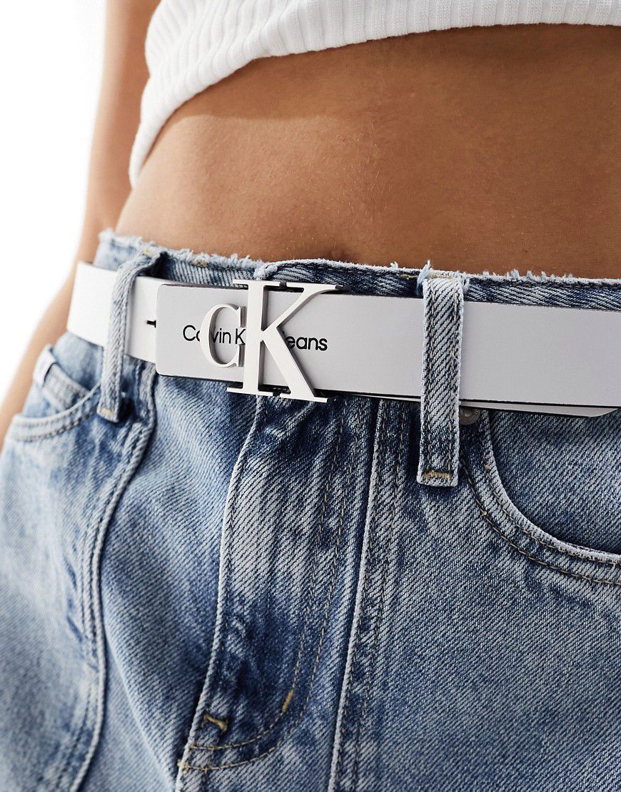 Cintura bianca con monogramma in metallo - Calvin Klein Jeans - Modalova