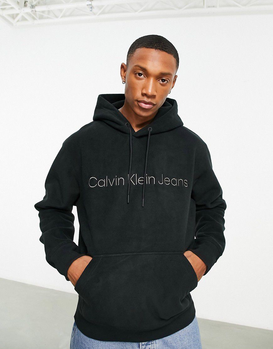 Felpa con cappuccio in pile pesante double-face nera con logo sul petto - Calvin Klein Jeans - Modalova