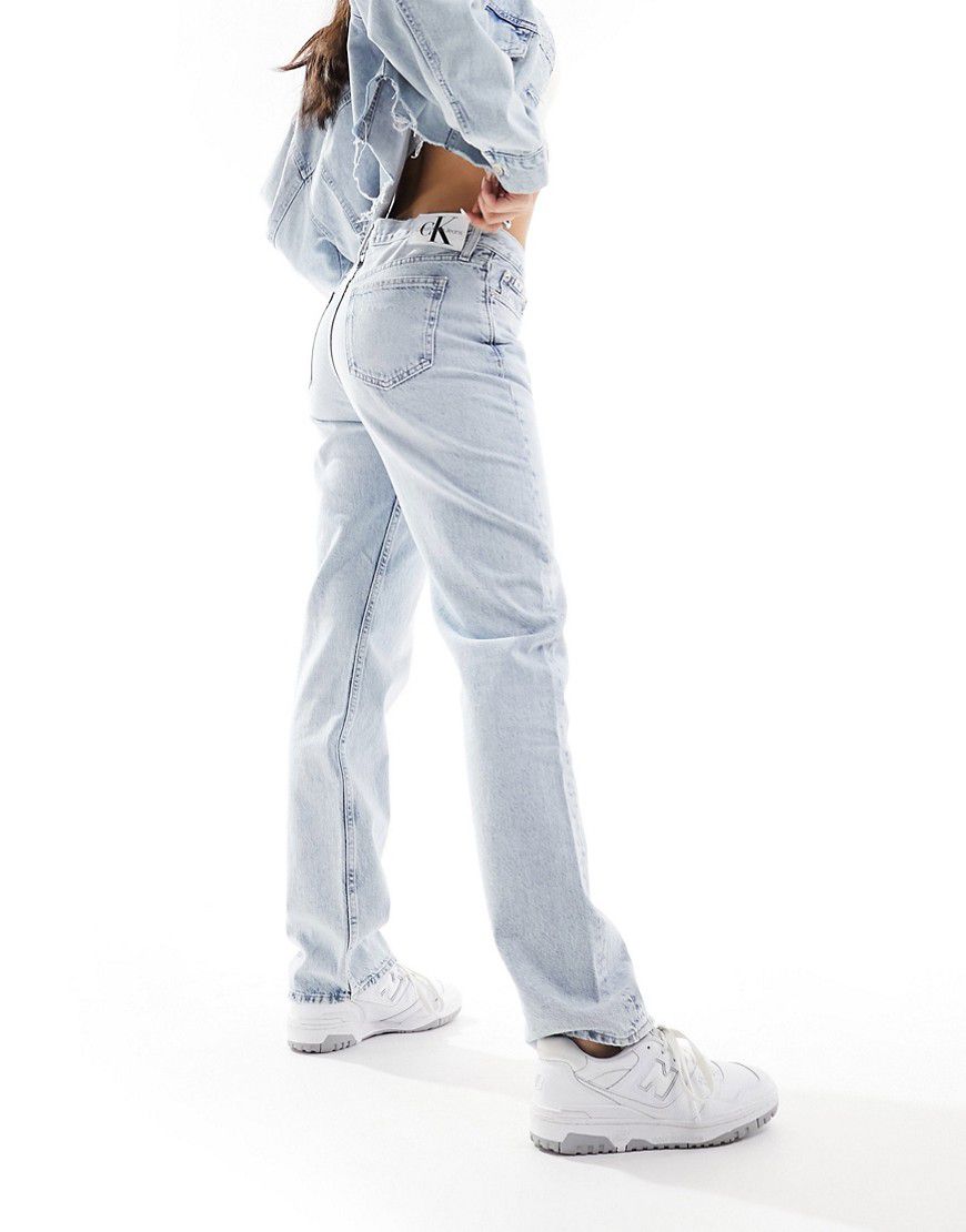 Jeans dritti a vita bassa lavaggio chiaro - Calvin Klein Jeans - Modalova