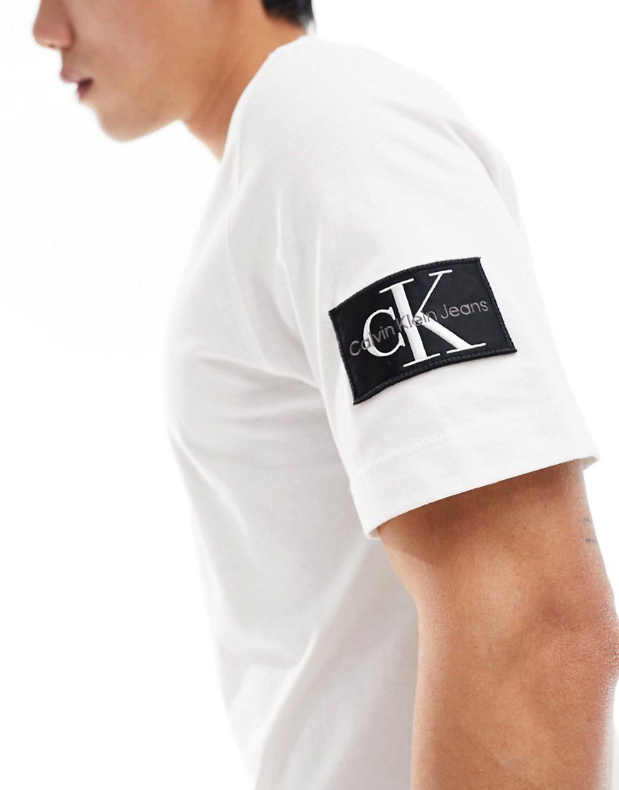 T-shirt vestibilità classica bianca con stemma - Calvin Klein Jeans - Modalova