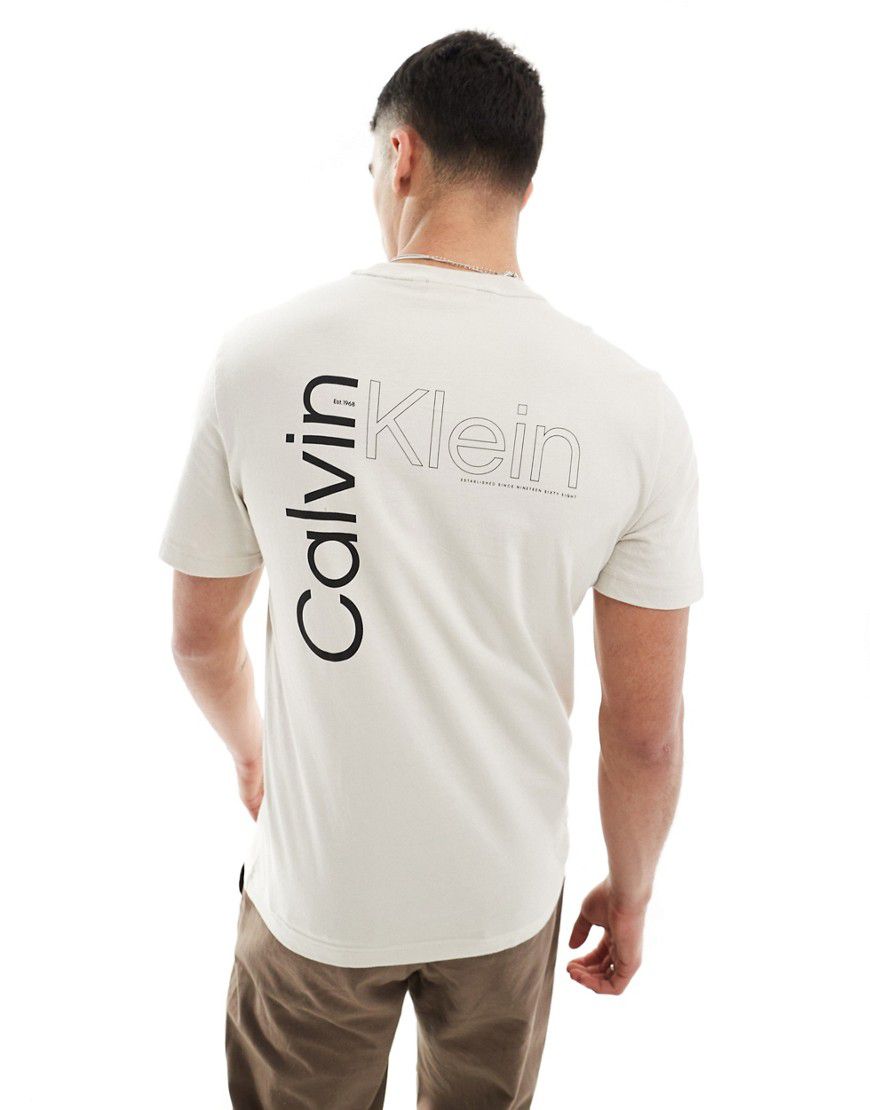T-shirt beige con logo sul retro - Calvin Klein - Modalova